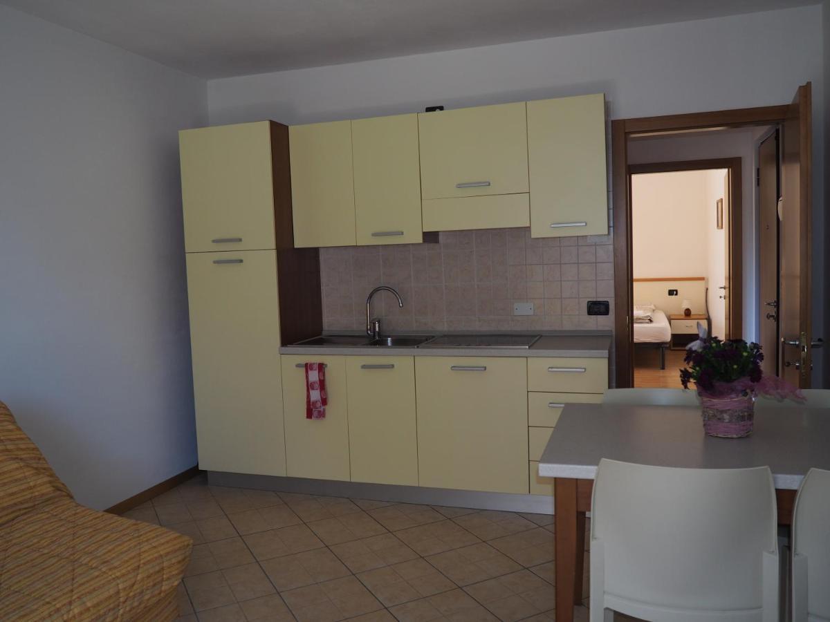 Residenza Arcobaleno Aparthotel Tenno Exteriör bild